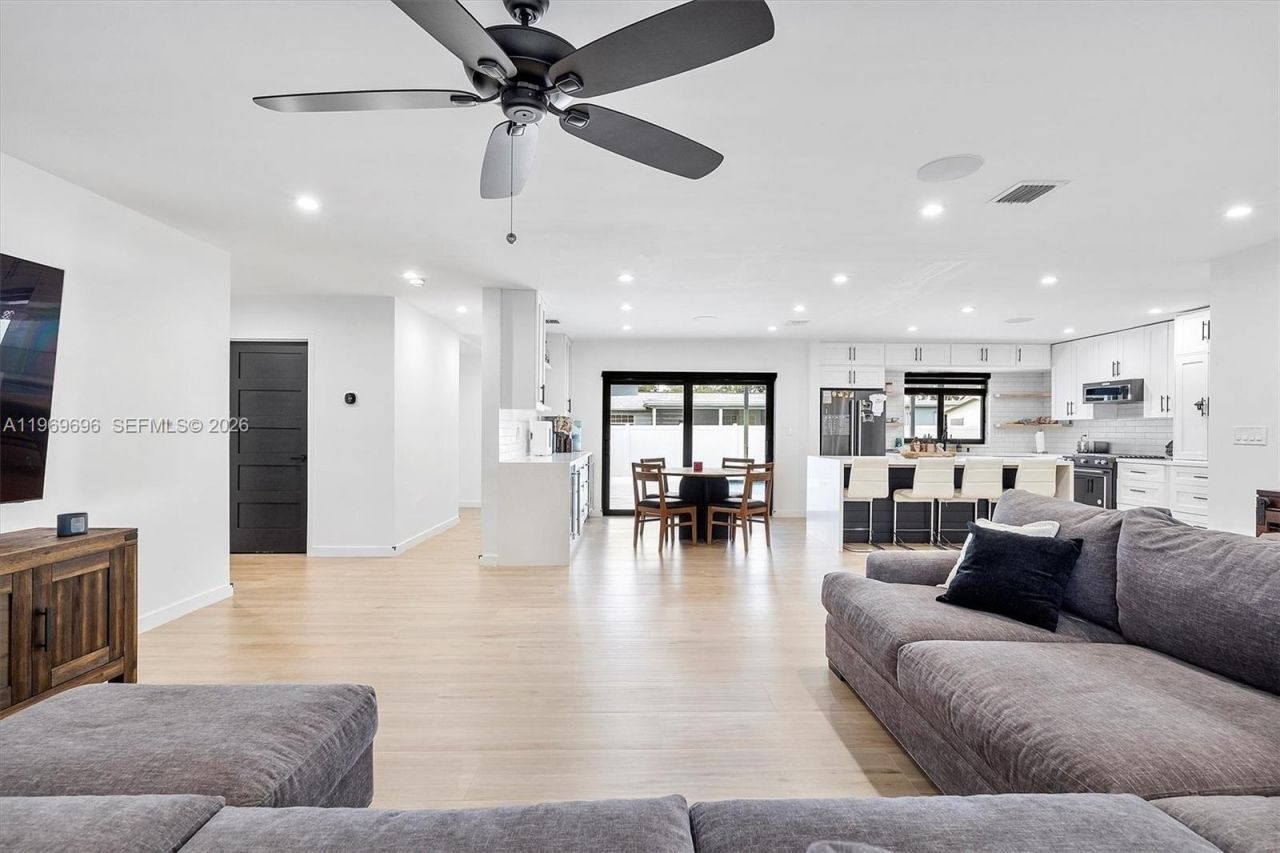 10950 NW 16th Ct, Pembroke Pines, FL 33026 Photo