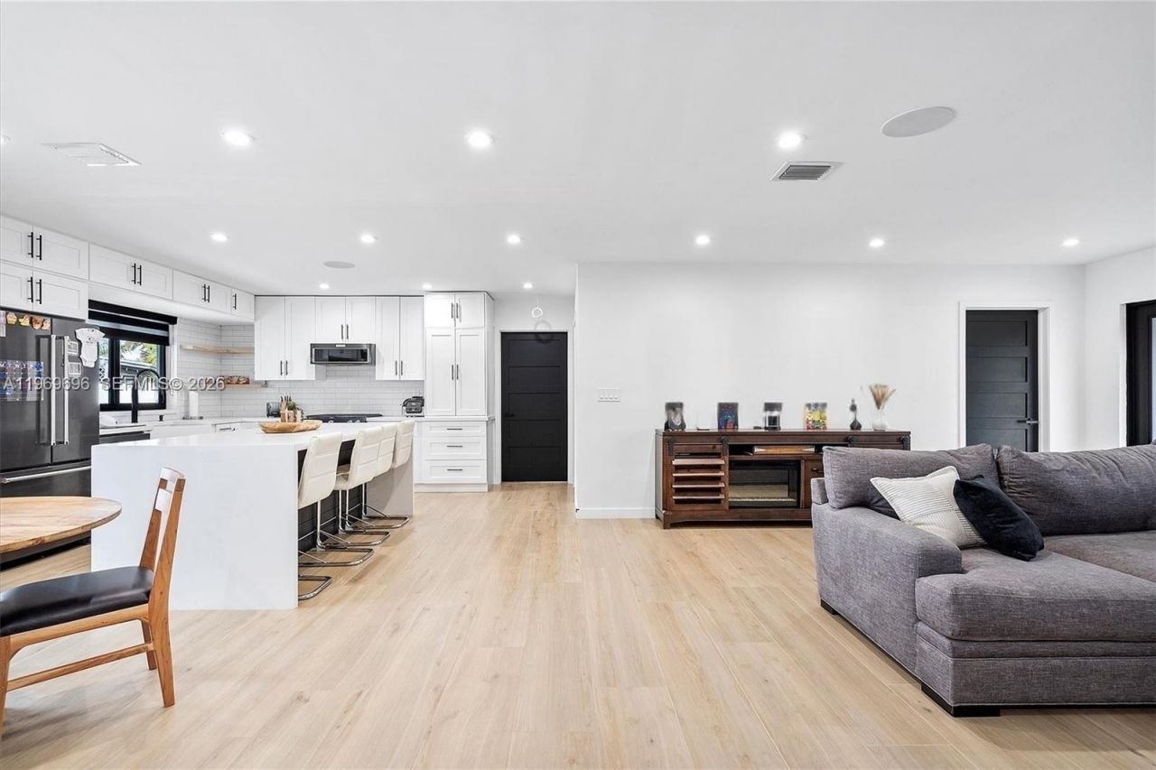 10950 NW 16th Ct, Pembroke Pines, FL 33026 Photo