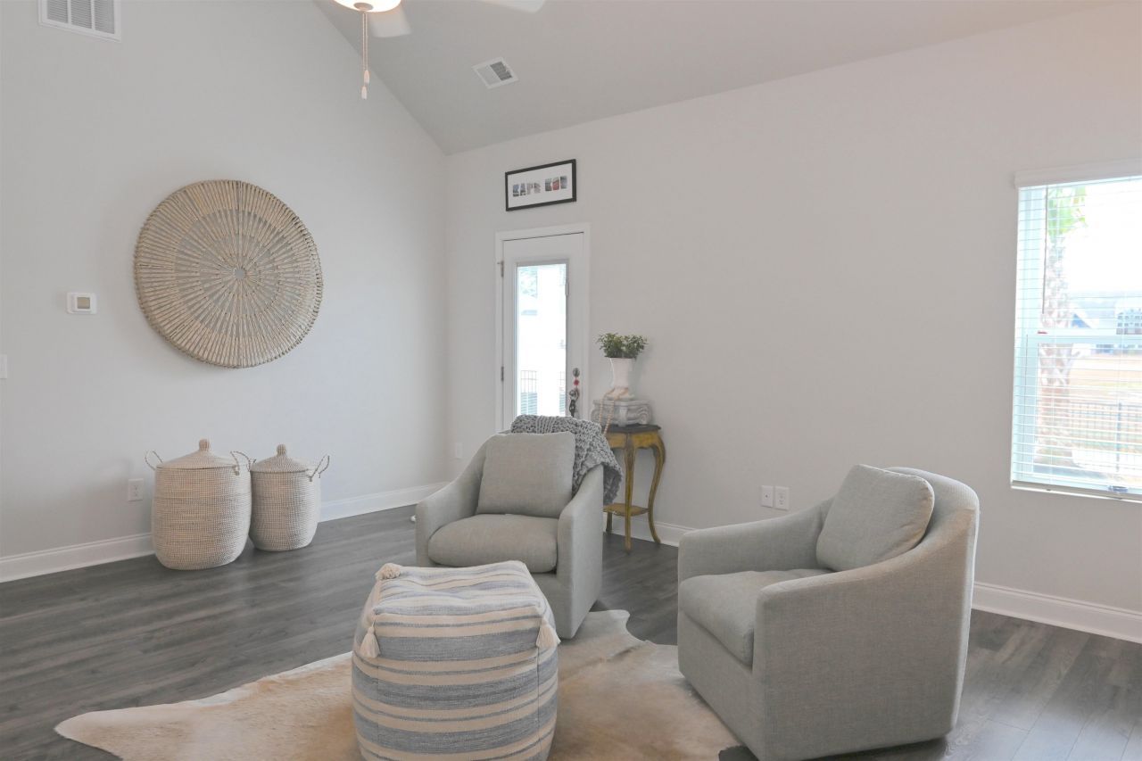 2464 Campton Loop  Photo 12