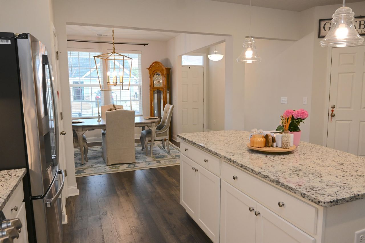 2464 Campton Loop  Photo 4