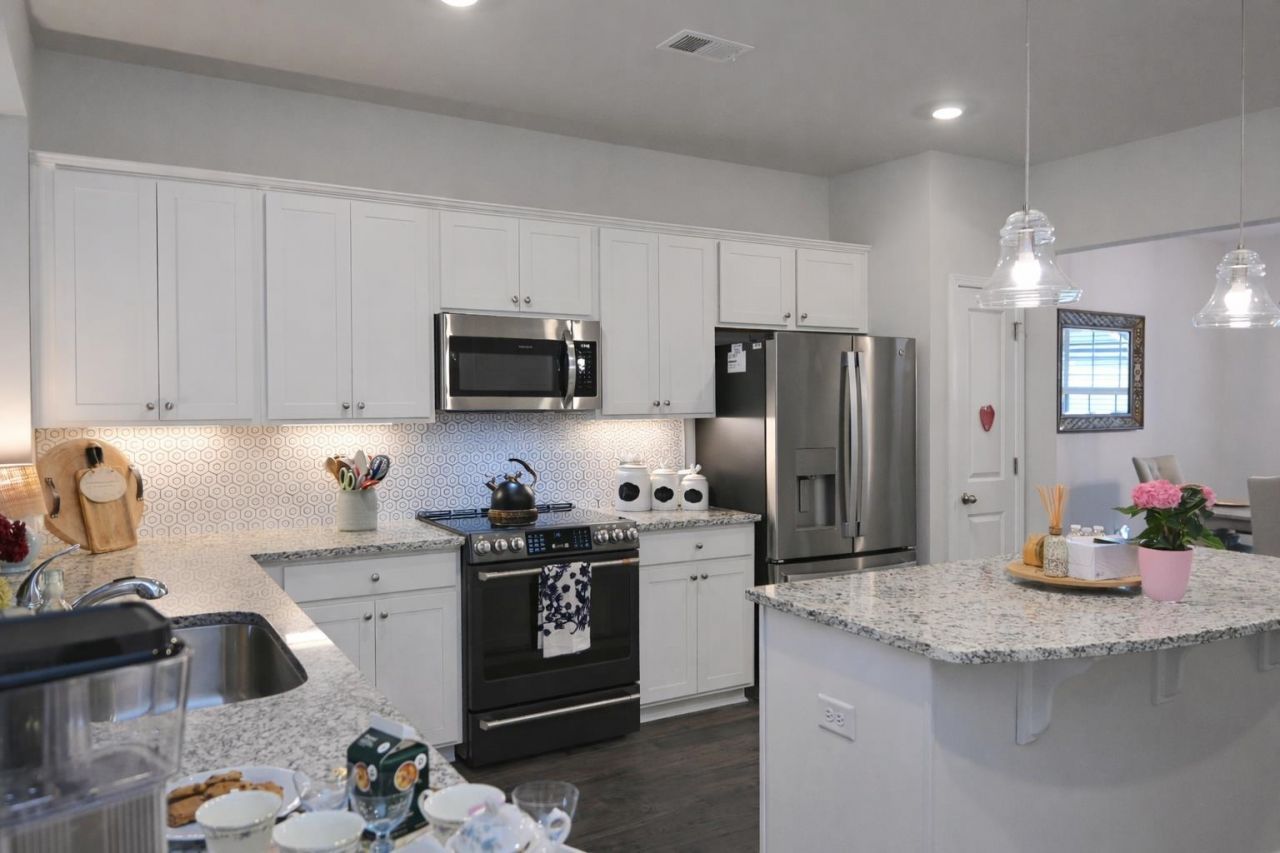 2464 Campton Loop  Photo 6