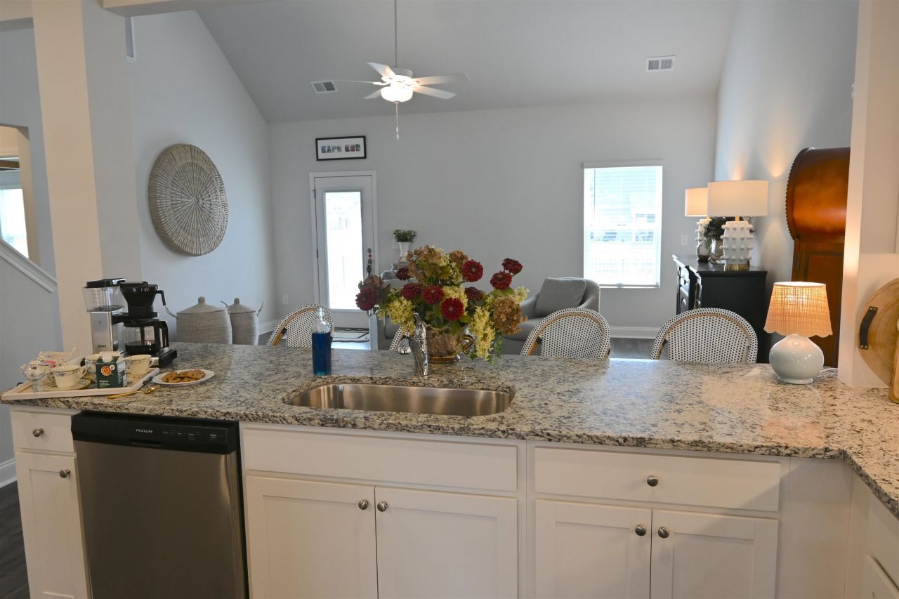 2464 Campton Loop  Photo 7