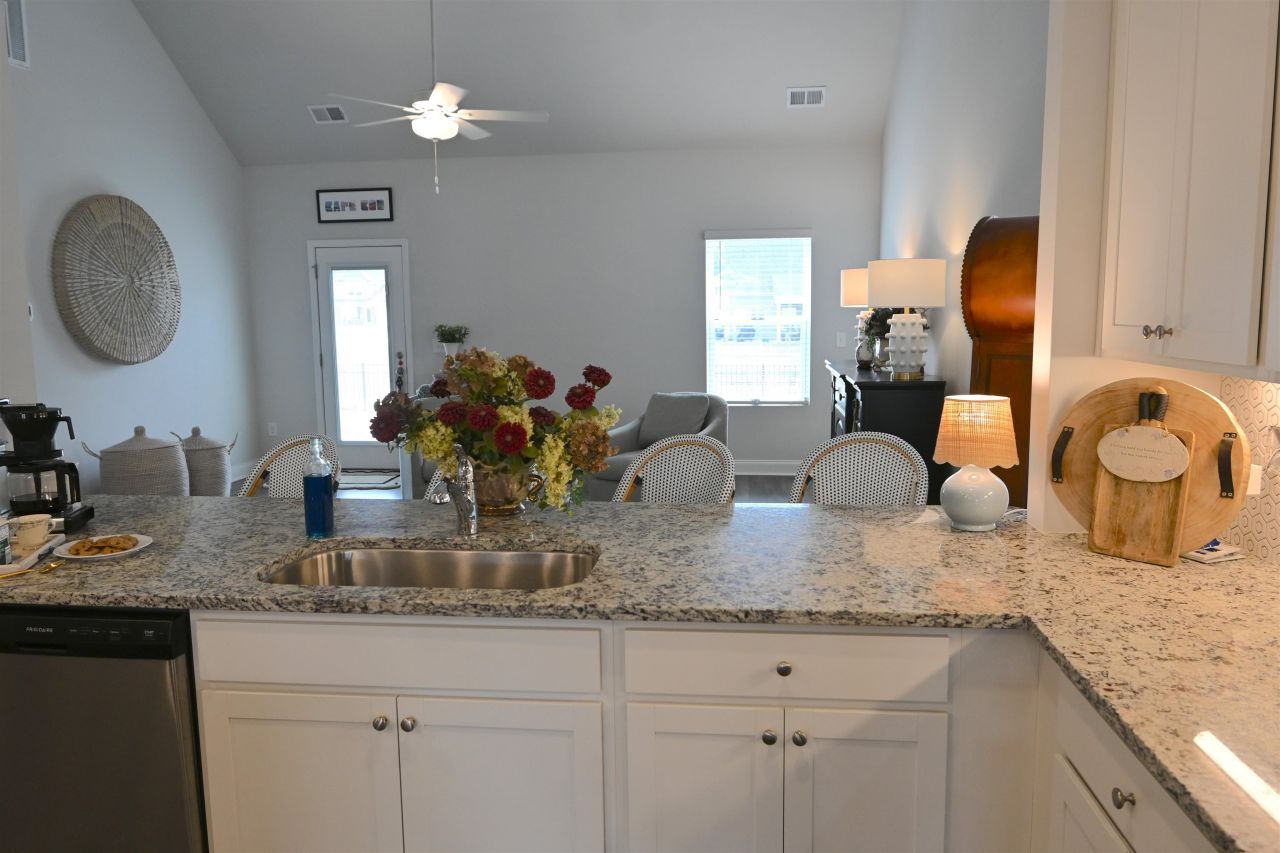 2464 Campton Loop  Photo 8