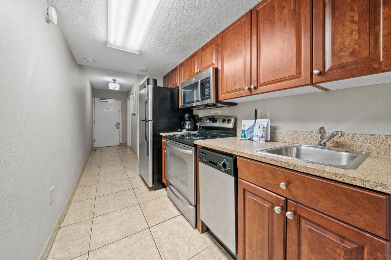 5200 N Ocean Blvd.  Photo 5