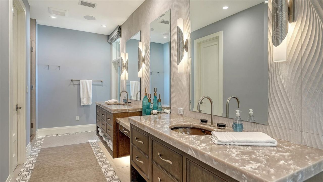 95 52nd Street, Holmes Beach, FL 34217 Photo