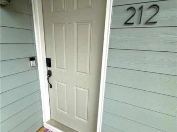 212 Abingdon Way , Atlanta, GA 30328