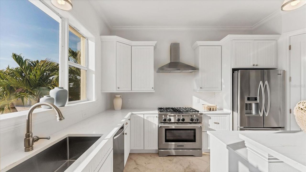 634 Key Royale Drive, Holmes Beach, FL 34217 Photo