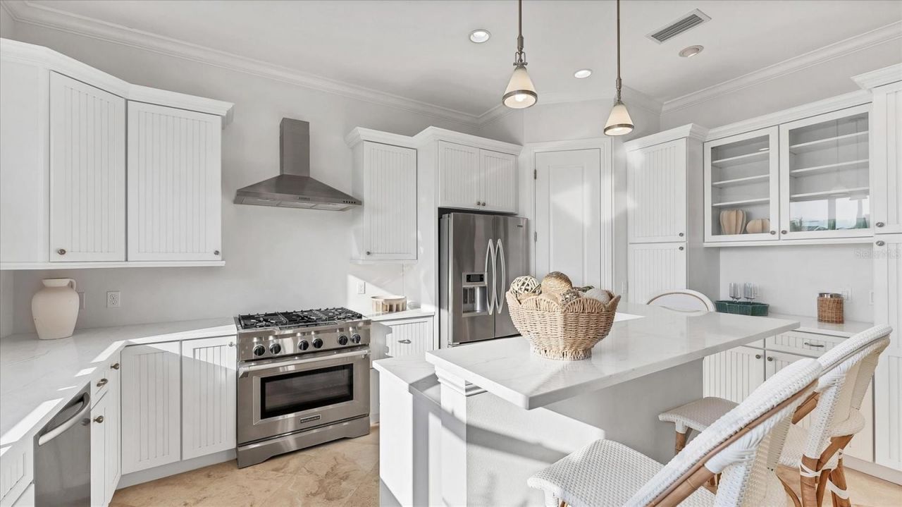 634 Key Royale Drive, Holmes Beach, FL 34217 Photo