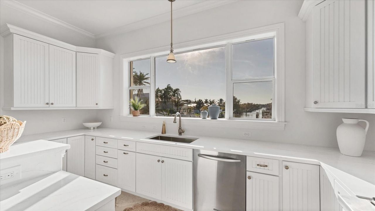 634 Key Royale Drive, Holmes Beach, FL 34217 Photo