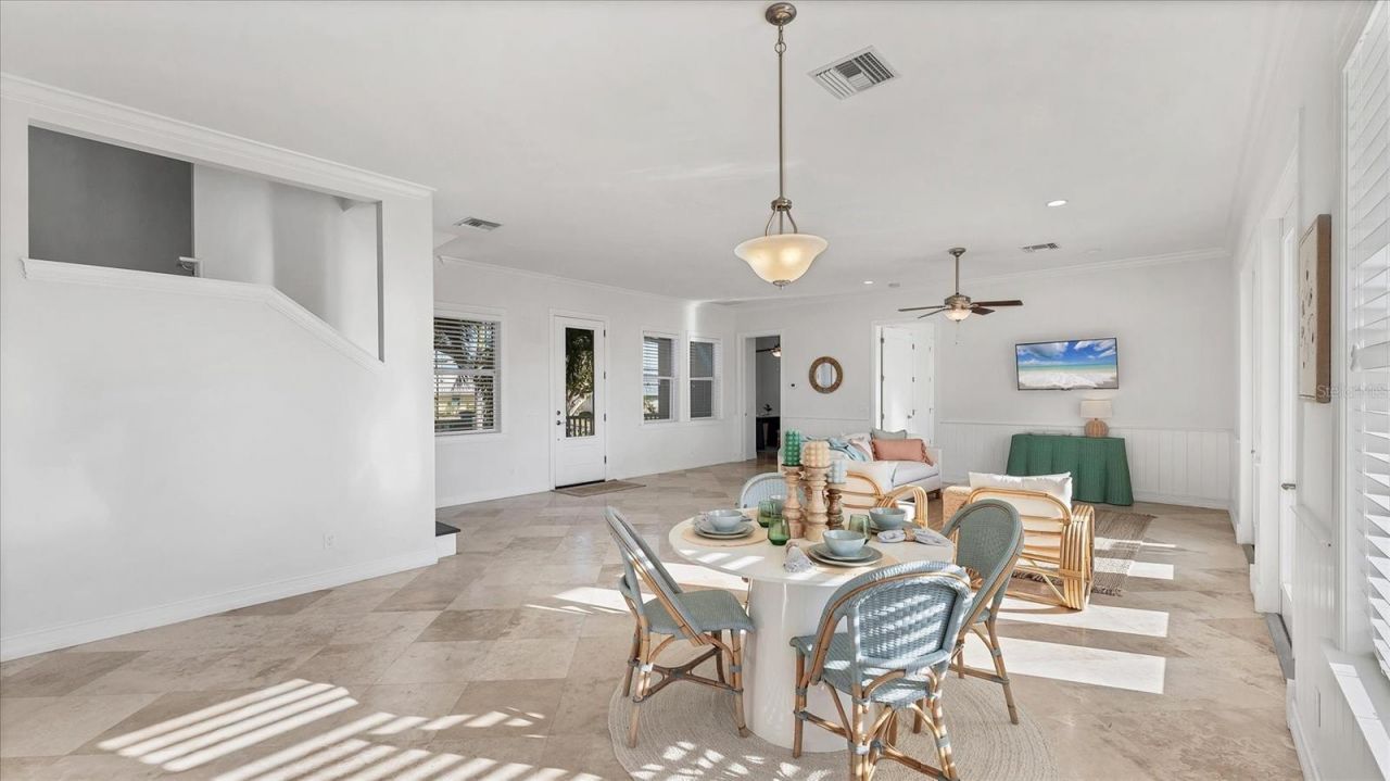 634 Key Royale Drive, Holmes Beach, FL 34217 Photo