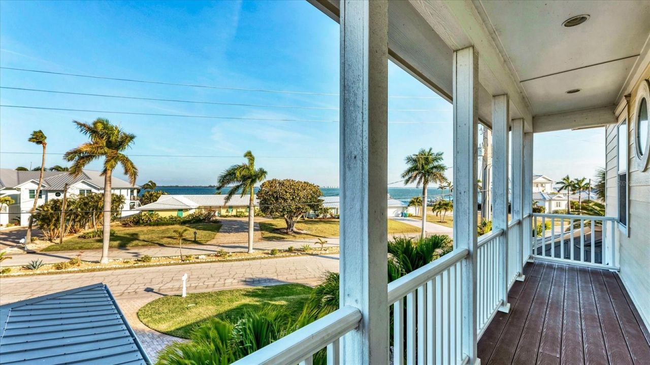 634 Key Royale Drive, Holmes Beach, FL 34217 Photo