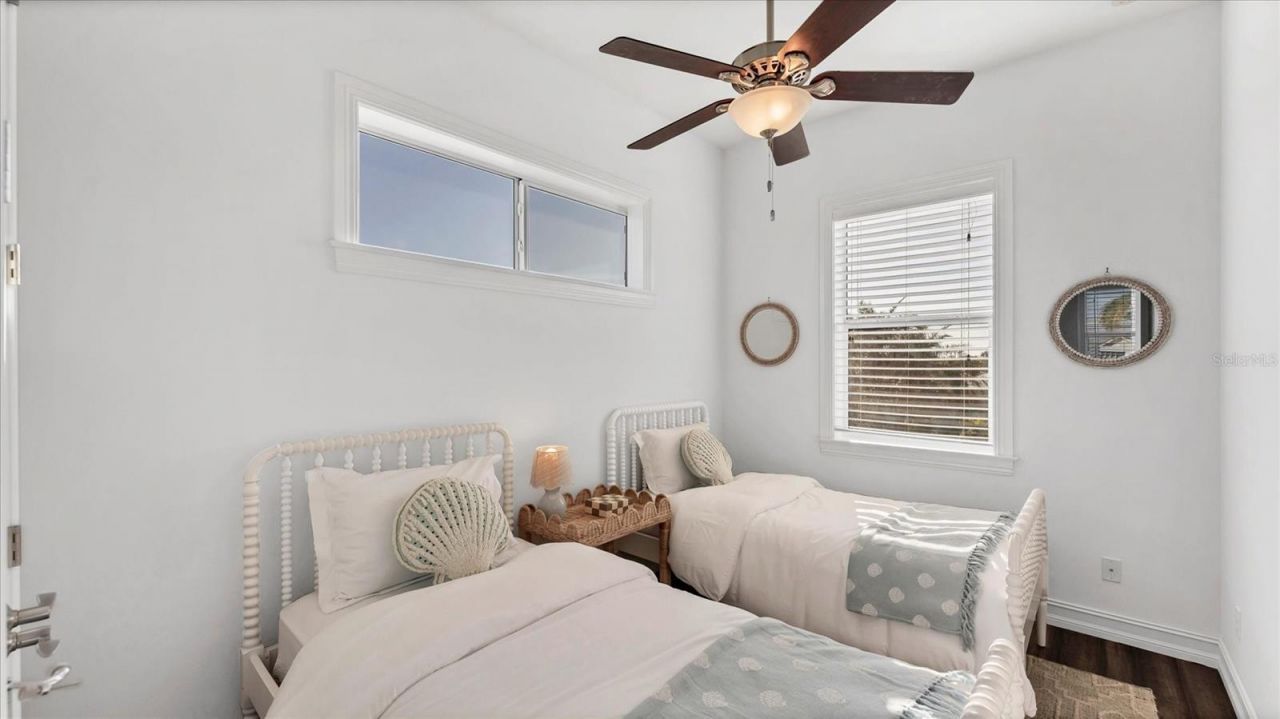 634 Key Royale Drive, Holmes Beach, FL 34217 Photo