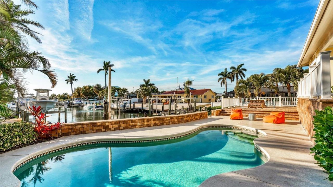 634 Key Royale Drive, Holmes Beach, FL 34217 Photo