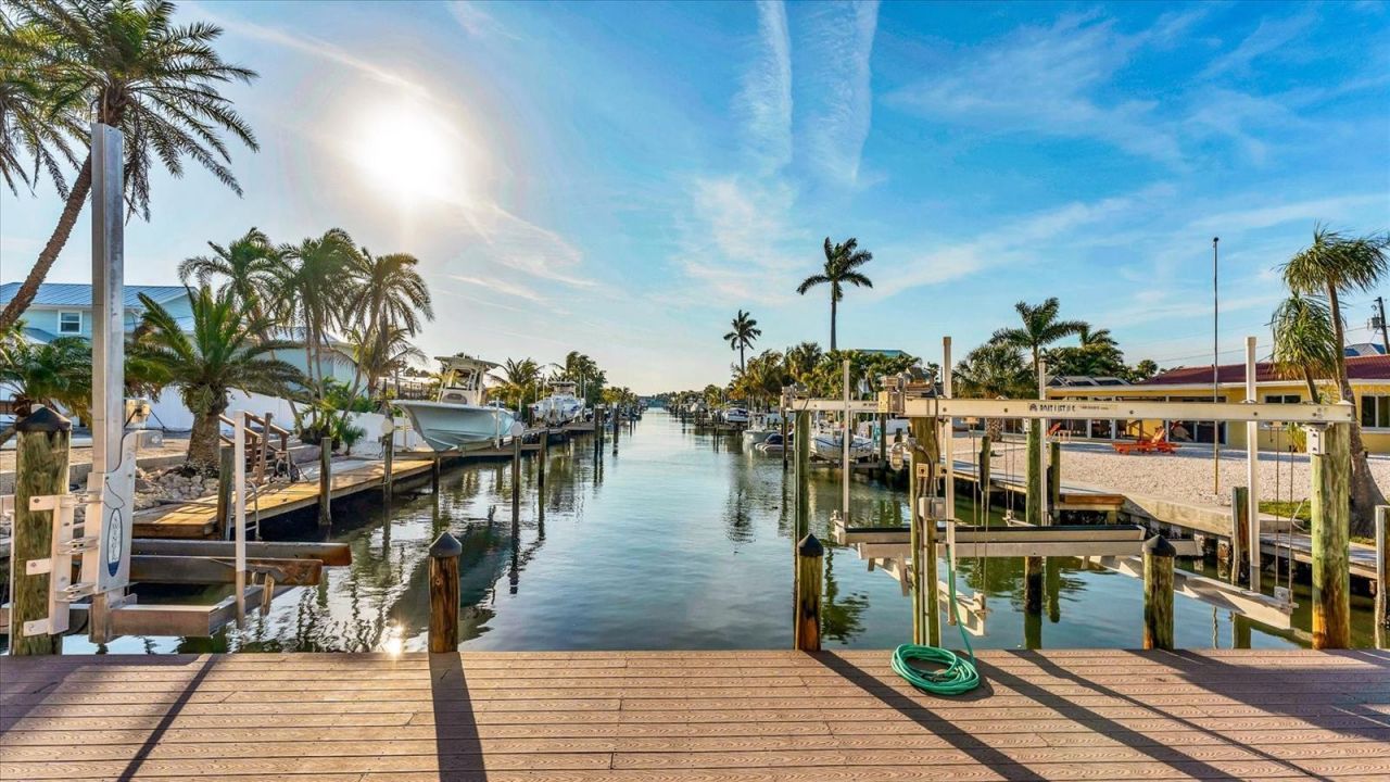634 Key Royale Drive, Holmes Beach, FL 34217 Photo
