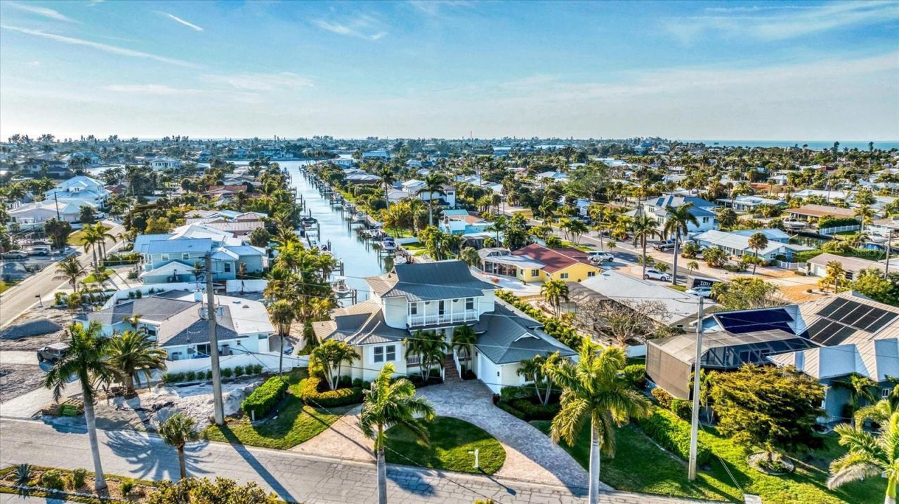 634 Key Royale Drive, Holmes Beach, FL 34217 Photo