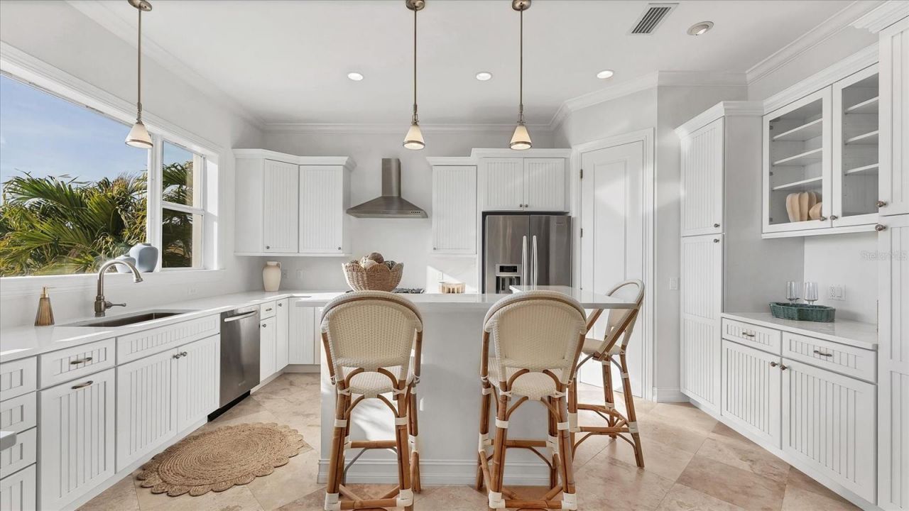 634 Key Royale Drive, Holmes Beach, FL 34217 Photo