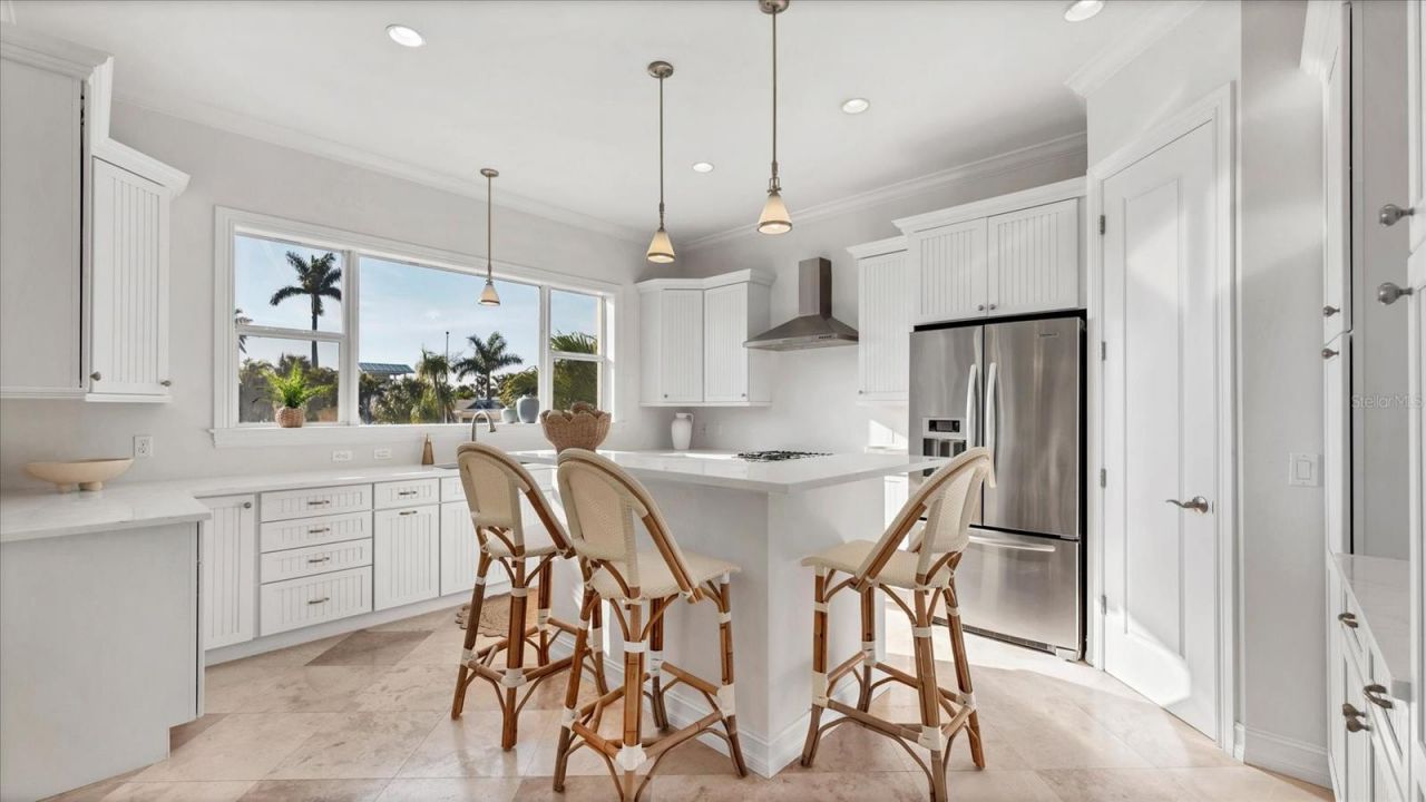 634 Key Royale Drive, Holmes Beach, FL 34217 Photo