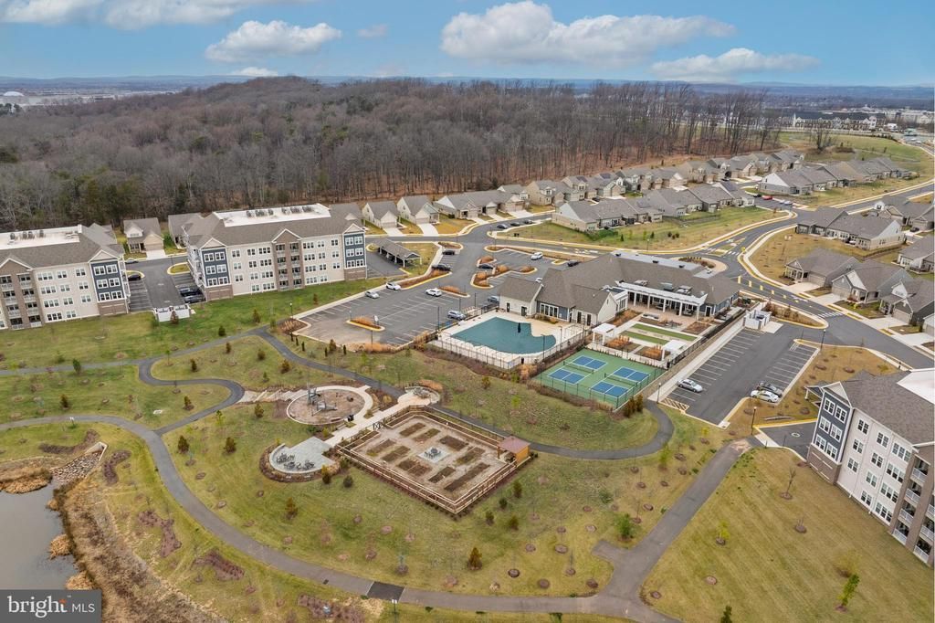 21841 Hawksbill High Circle, Sterling, VA 20164 Main Photo