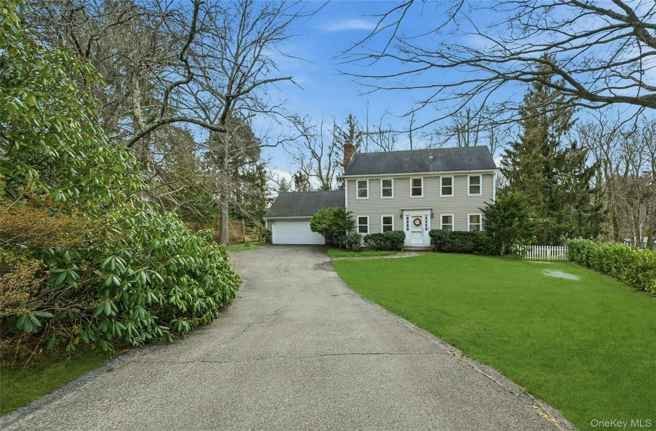 10 Woodhull Road East Setauket, NY 11733