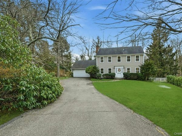 10 Woodhull Road, East Setauket, NY 11733