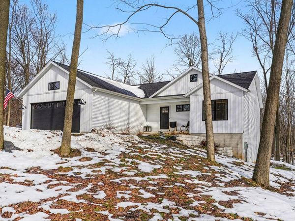 2523 Vanhorn Court, Allegan, MI 49010