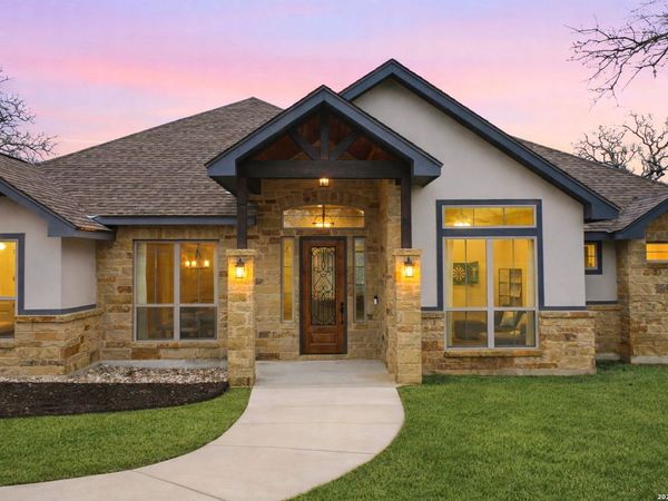 117 Crescent Rdg, Adkins, TX 78101