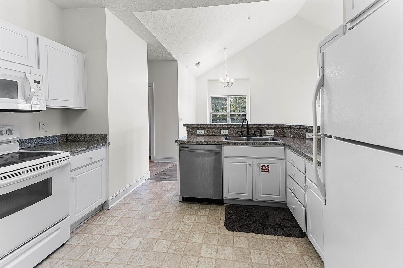 6010 Windsor Green Way  Photo 11