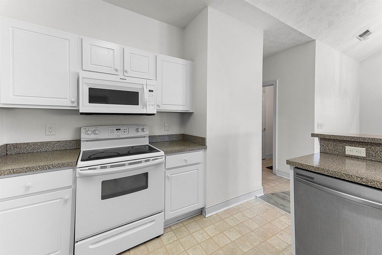 6010 Windsor Green Way  Photo 13