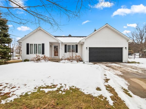 493 Salem Drive, Jonesville, MI 49250