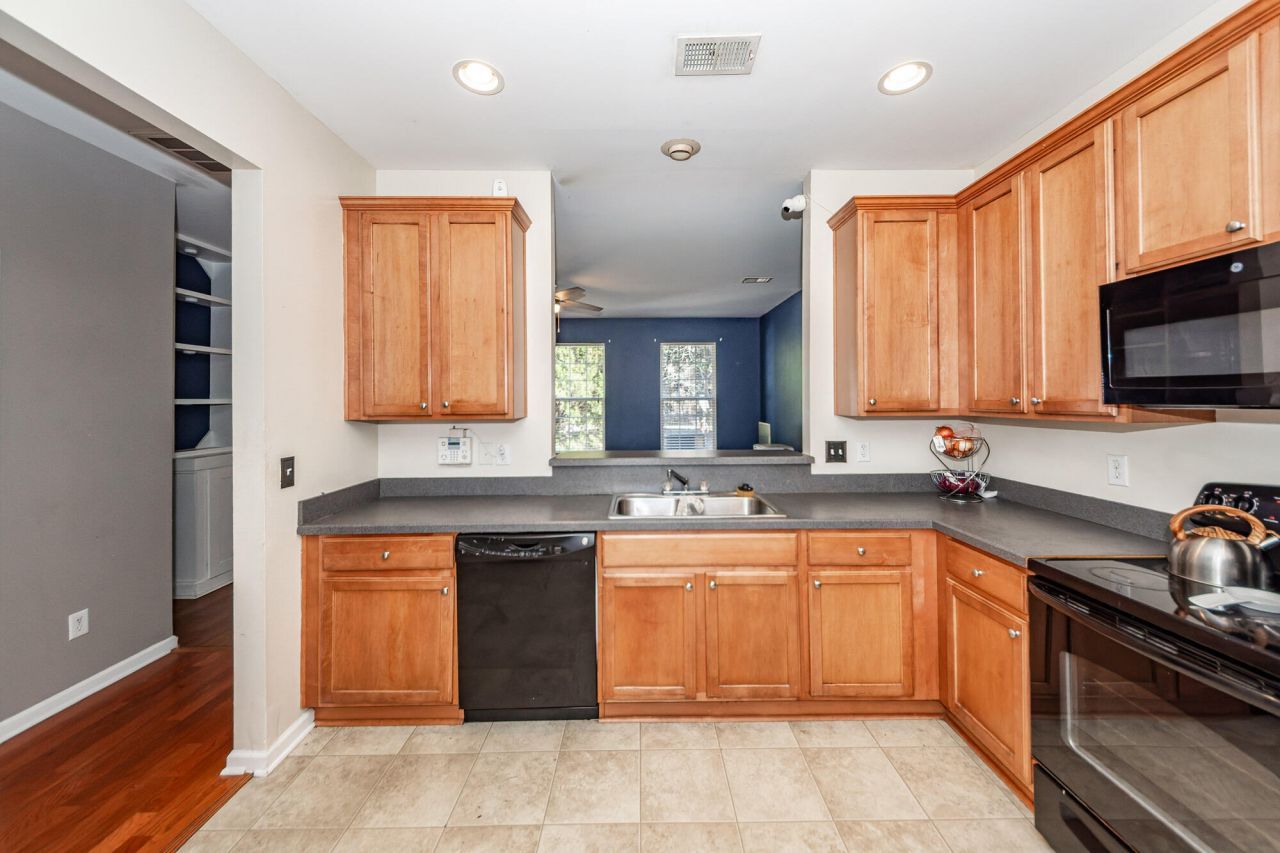 905 Hemingway Circle Photo 8