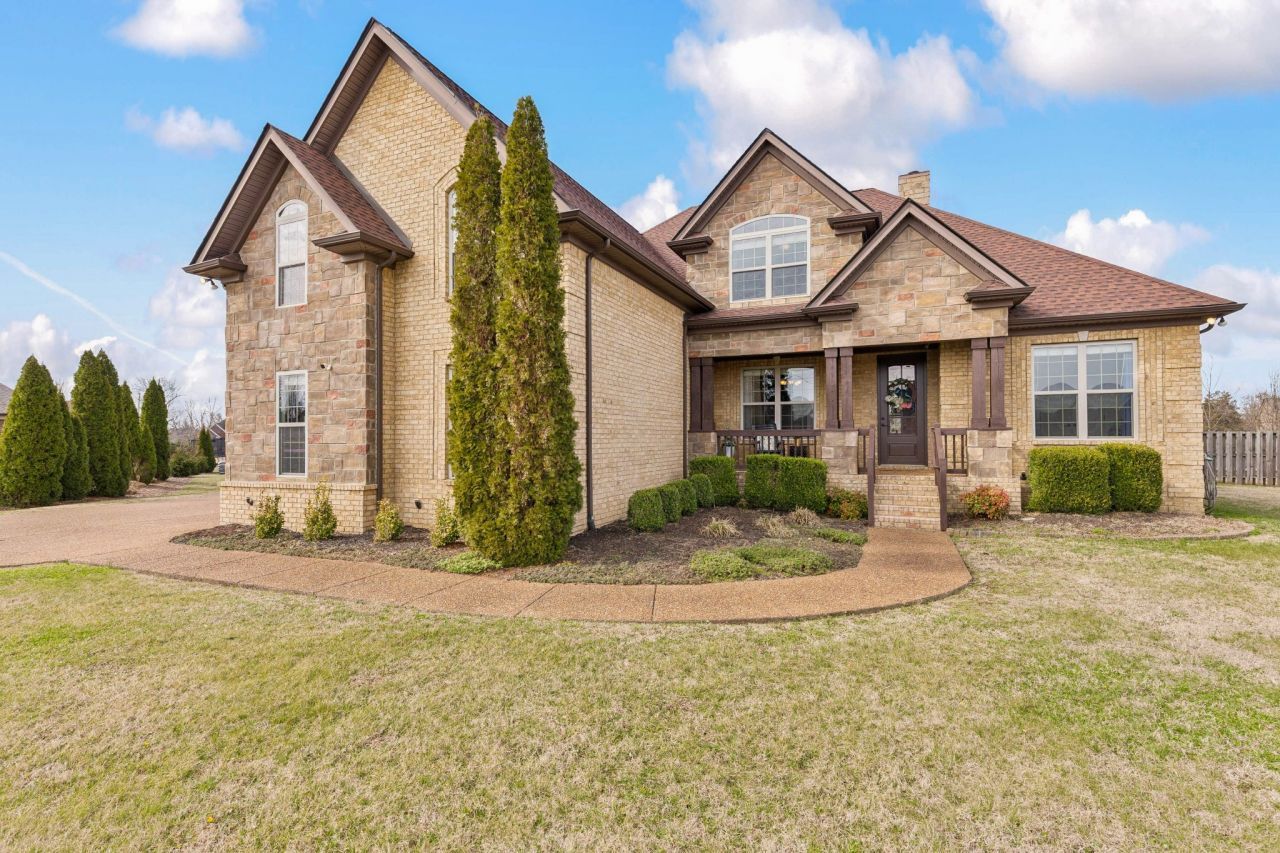 607 Stonefield Ct, Mount Juliet, TN 37122 Main Photo