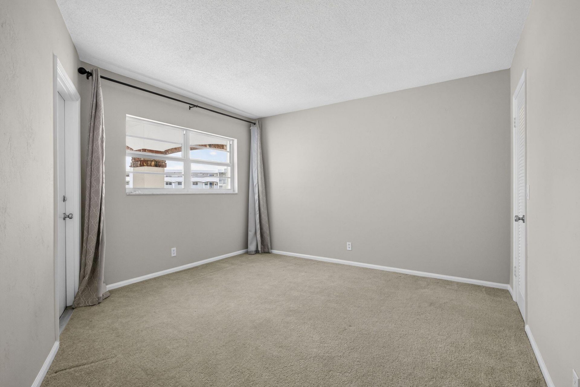 28 Yacht Club Drive, Unit 309, North Palm Beach, FL 33408 Photo