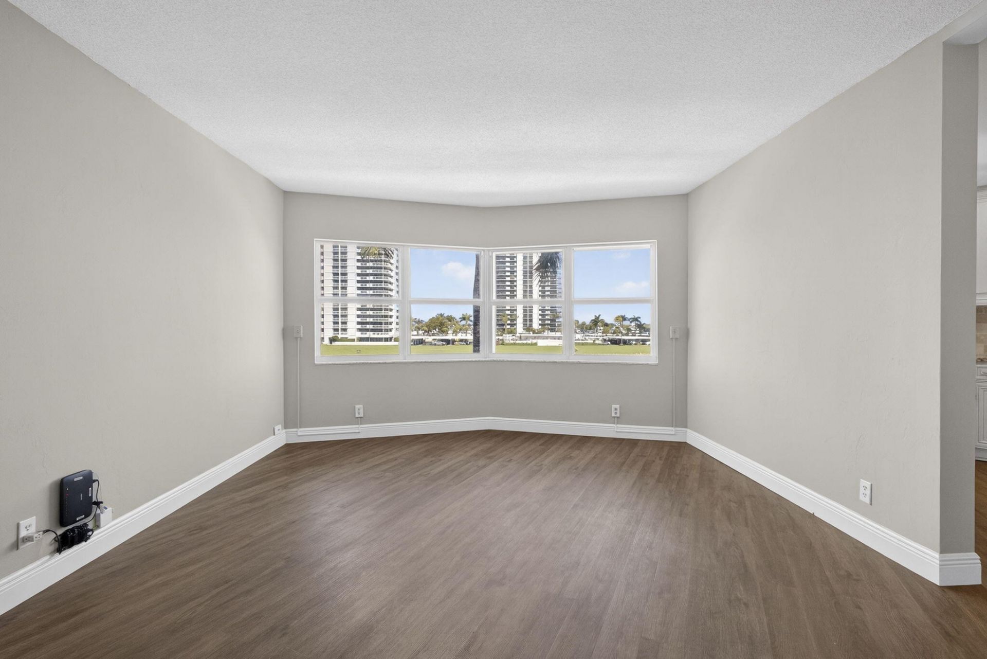 28 Yacht Club Drive, Unit 309, North Palm Beach, FL 33408 Photo