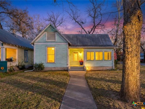 200 Gresham Street , Smithville, TX 78957