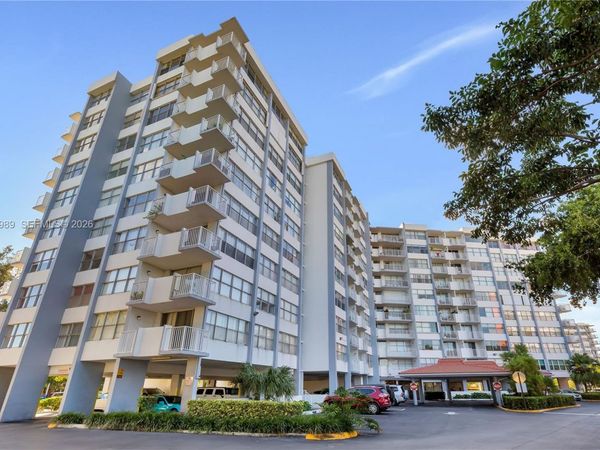 1300 NE Miami Gardens Dr , Unit 819E, Miami, FL 33179