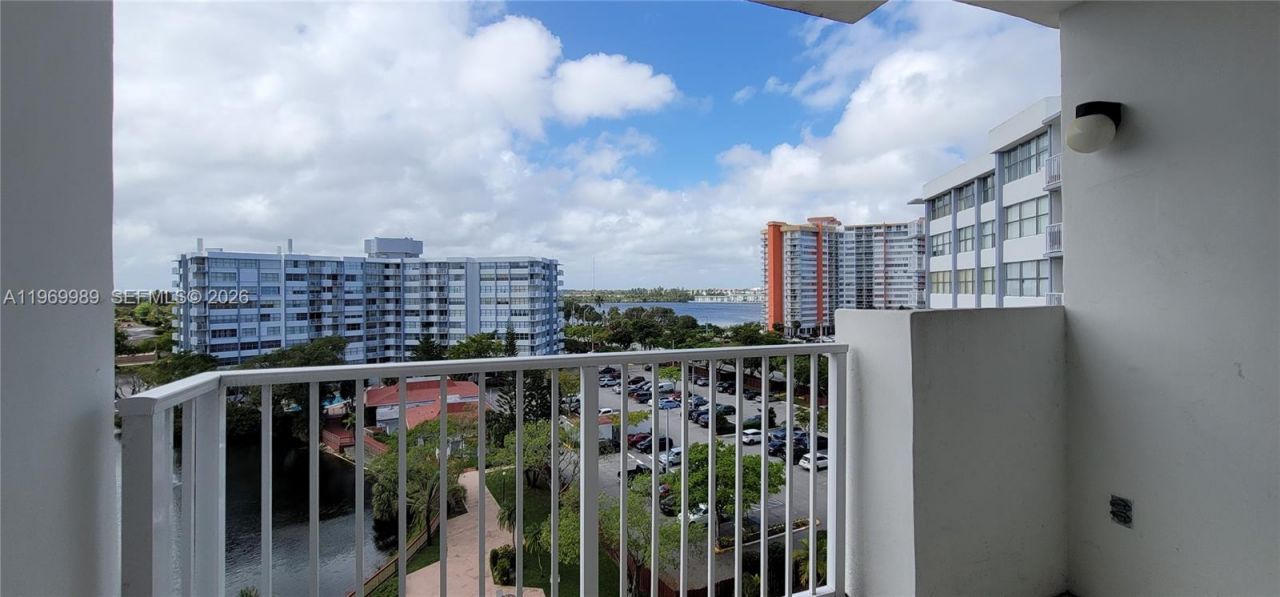 1300 NE Miami Gardens Dr , Unit 819E, Miami, FL 33179 Photo