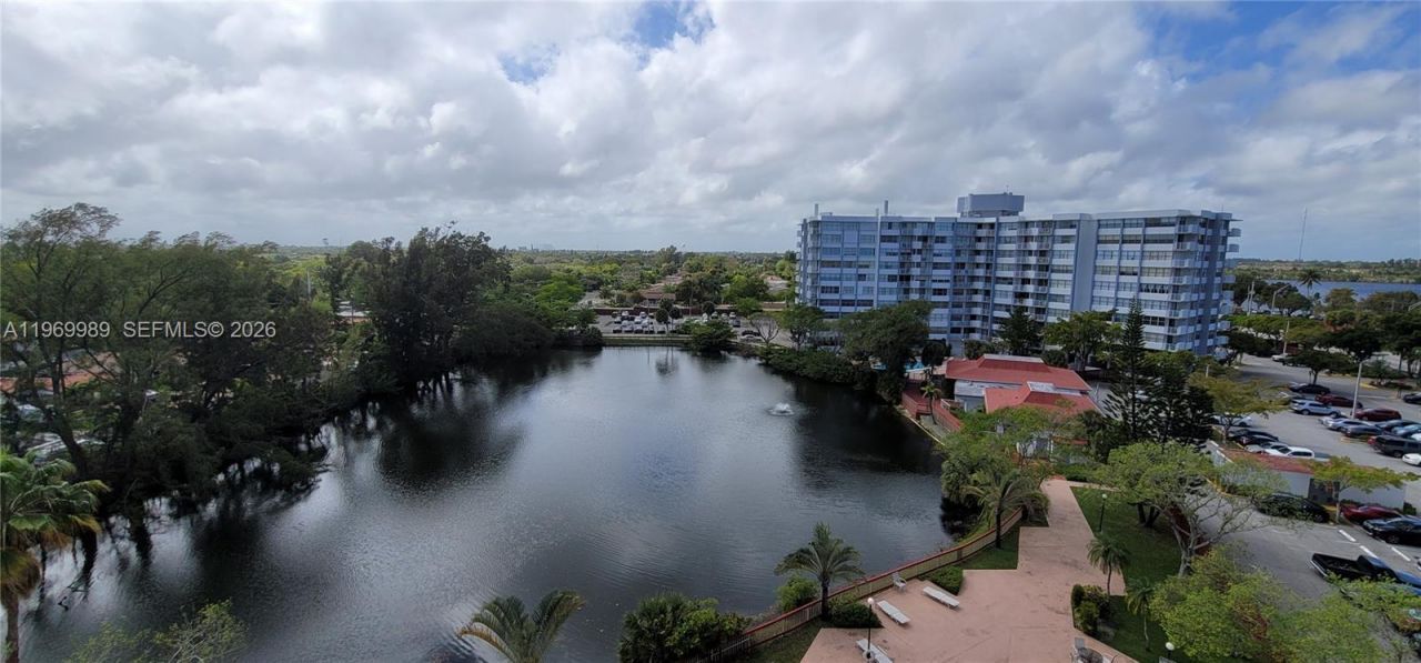 1300 NE Miami Gardens Dr , Unit 819E, Miami, FL 33179 Photo