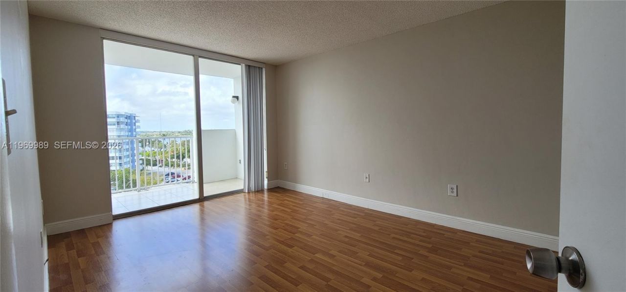 1300 NE Miami Gardens Dr , Unit 819E, Miami, FL 33179 Photo