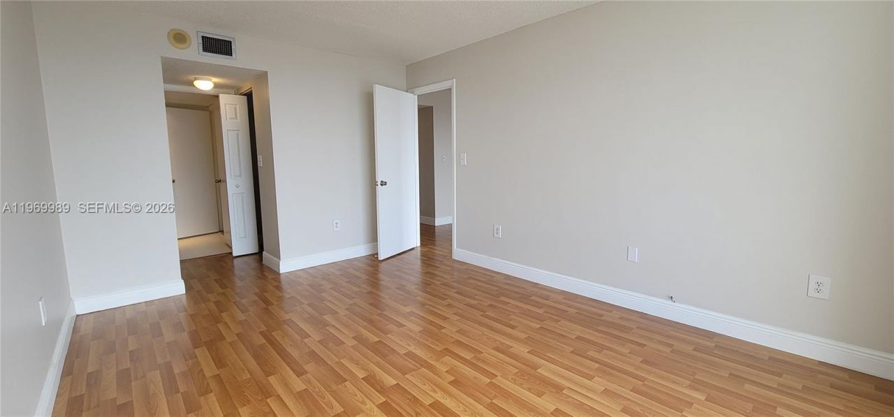 1300 NE Miami Gardens Dr , Unit 819E, Miami, FL 33179 Photo