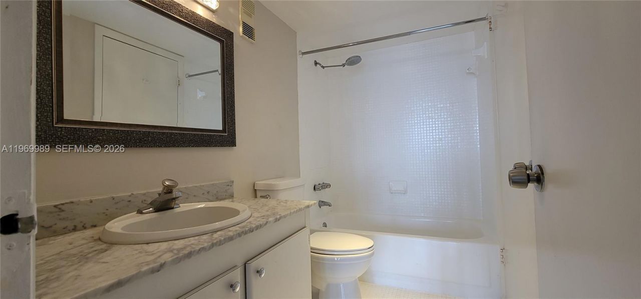 1300 NE Miami Gardens Dr , Unit 819E, Miami, FL 33179 Photo