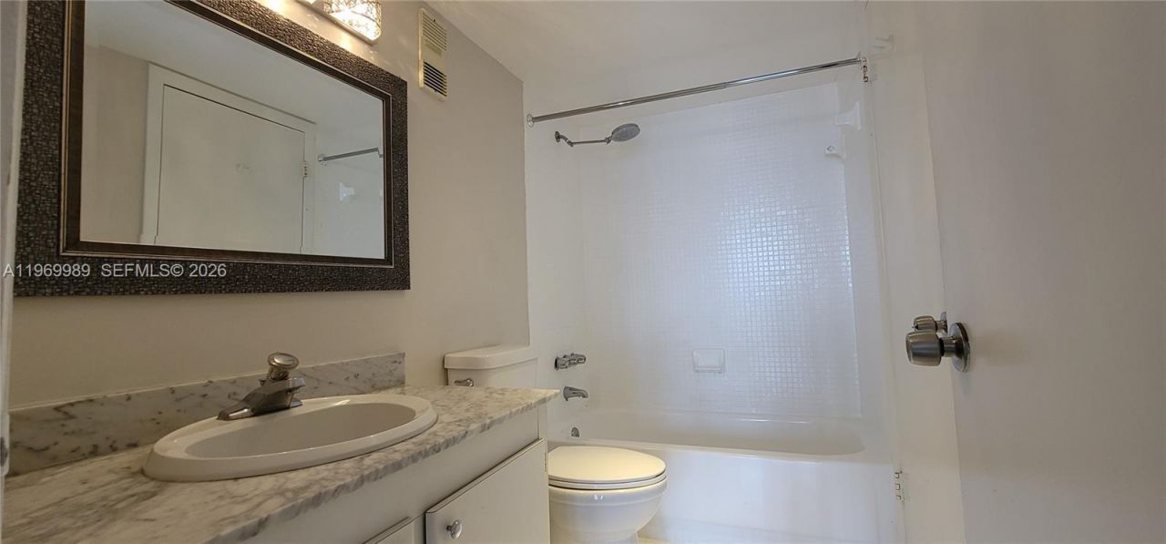 1300 NE Miami Gardens Dr , Unit 819E, Miami, FL 33179 Photo