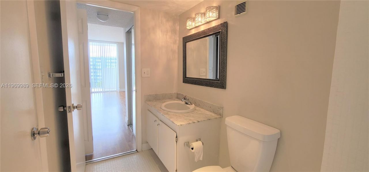 1300 NE Miami Gardens Dr , Unit 819E, Miami, FL 33179 Photo