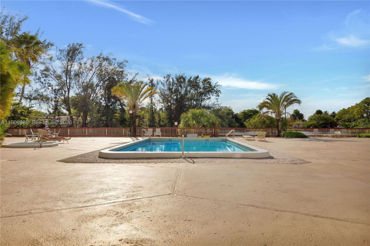 1300 NE Miami Gardens Dr , Unit 819E, Miami, FL 33179 Photo