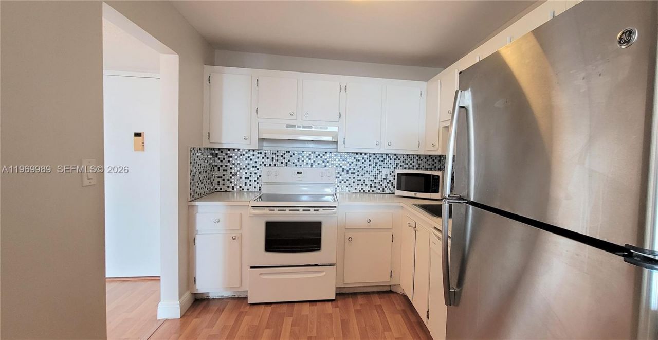 1300 NE Miami Gardens Dr , Unit 819E, Miami, FL 33179 Photo