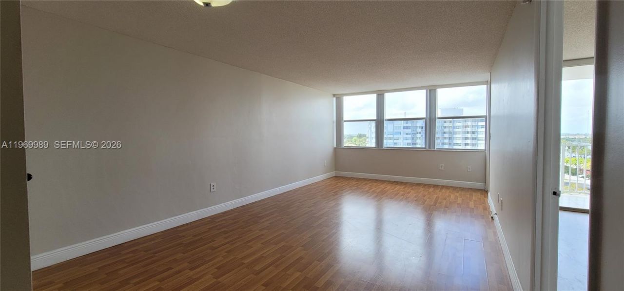 1300 NE Miami Gardens Dr , Unit 819E, Miami, FL 33179 Photo