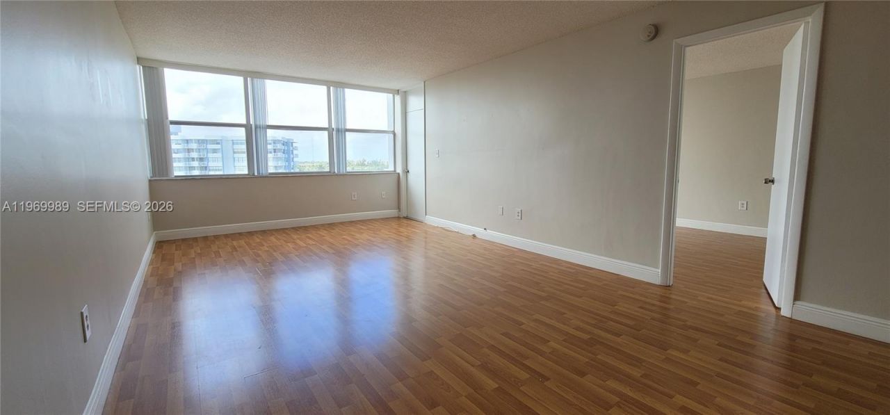 1300 NE Miami Gardens Dr , Unit 819E, Miami, FL 33179 Photo