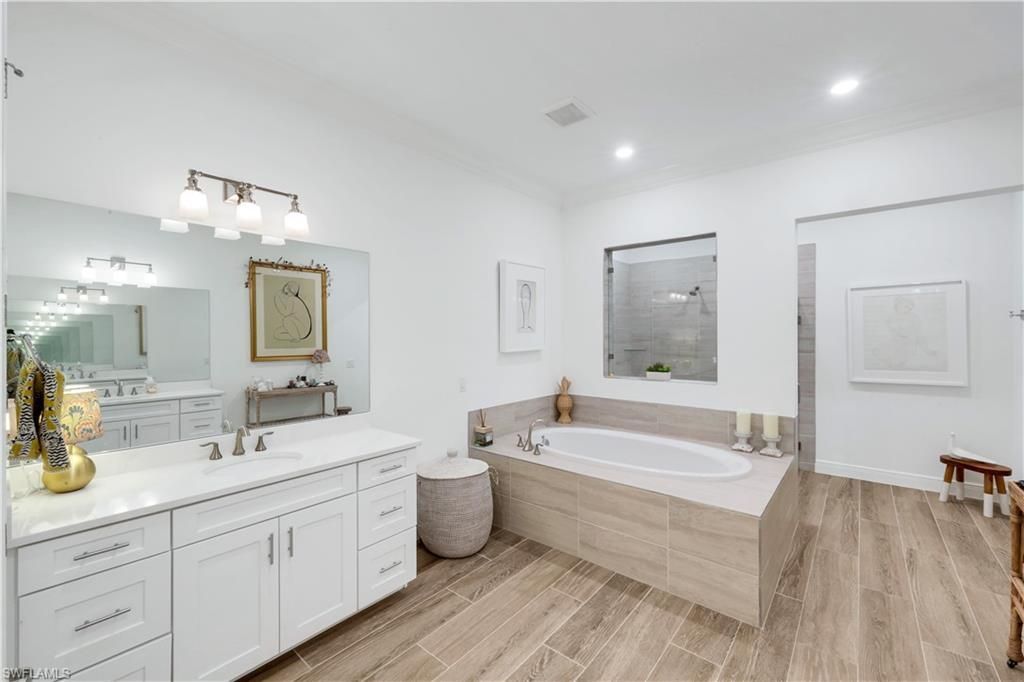 2472 Breakwater Way, Unit 11102, Naples, FL 34112 Photo