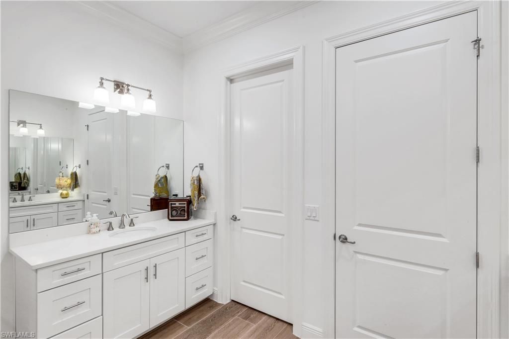 2472 Breakwater Way, Unit 11102, Naples, FL 34112 Photo