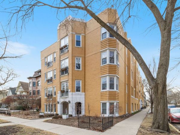 227 N Grove Avenue, Unit 3, Oak Park, IL 60302