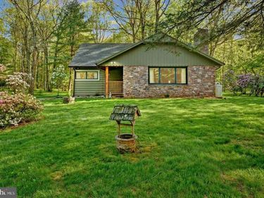 340 MOSEYWOOD ROAD, LAKE HARMONY, PA 18624